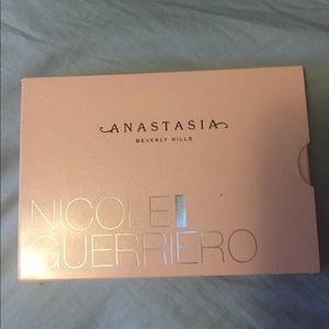 Abh Nicole Guerriero Highlighter